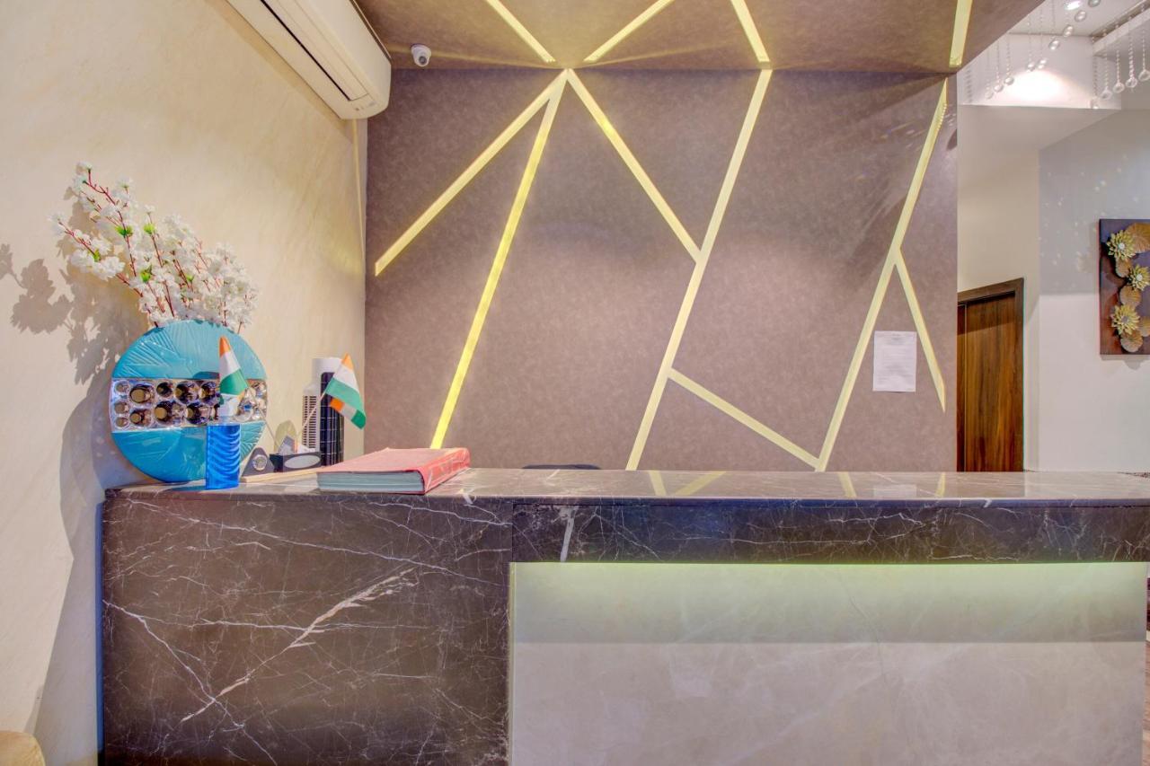 Oyo 76180 Hotel Meriton Мумбаї Екстер'єр фото