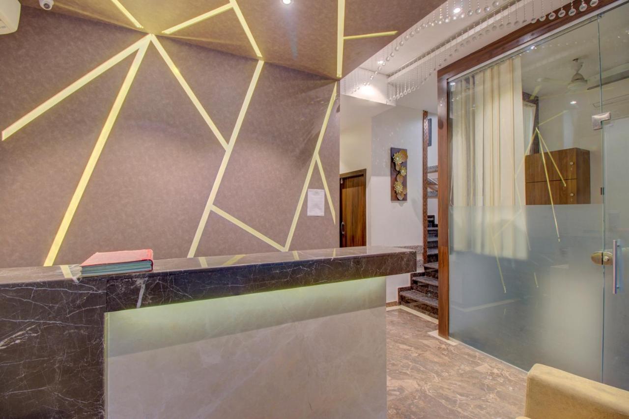 Oyo 76180 Hotel Meriton Мумбаї Екстер'єр фото
