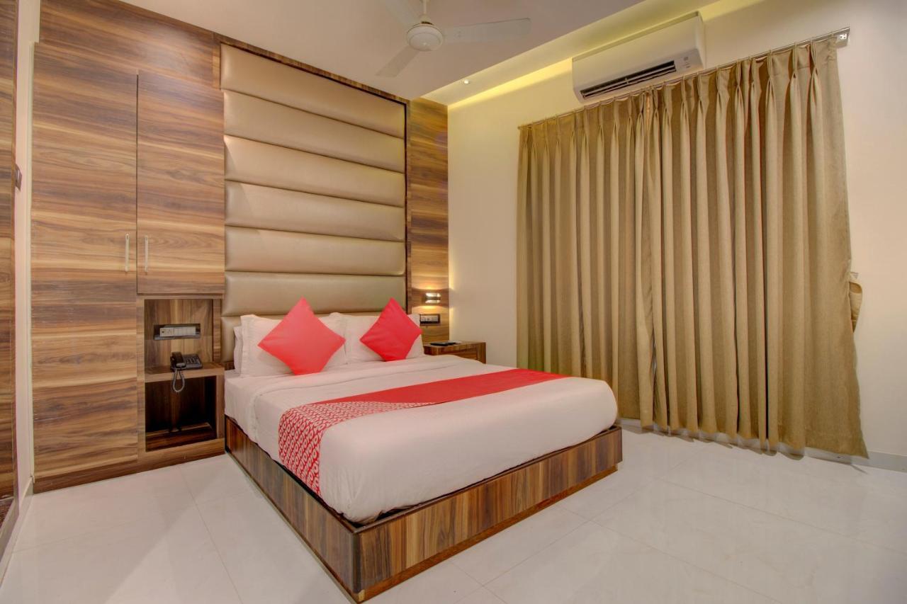 Oyo 76180 Hotel Meriton Мумбаї Екстер'єр фото