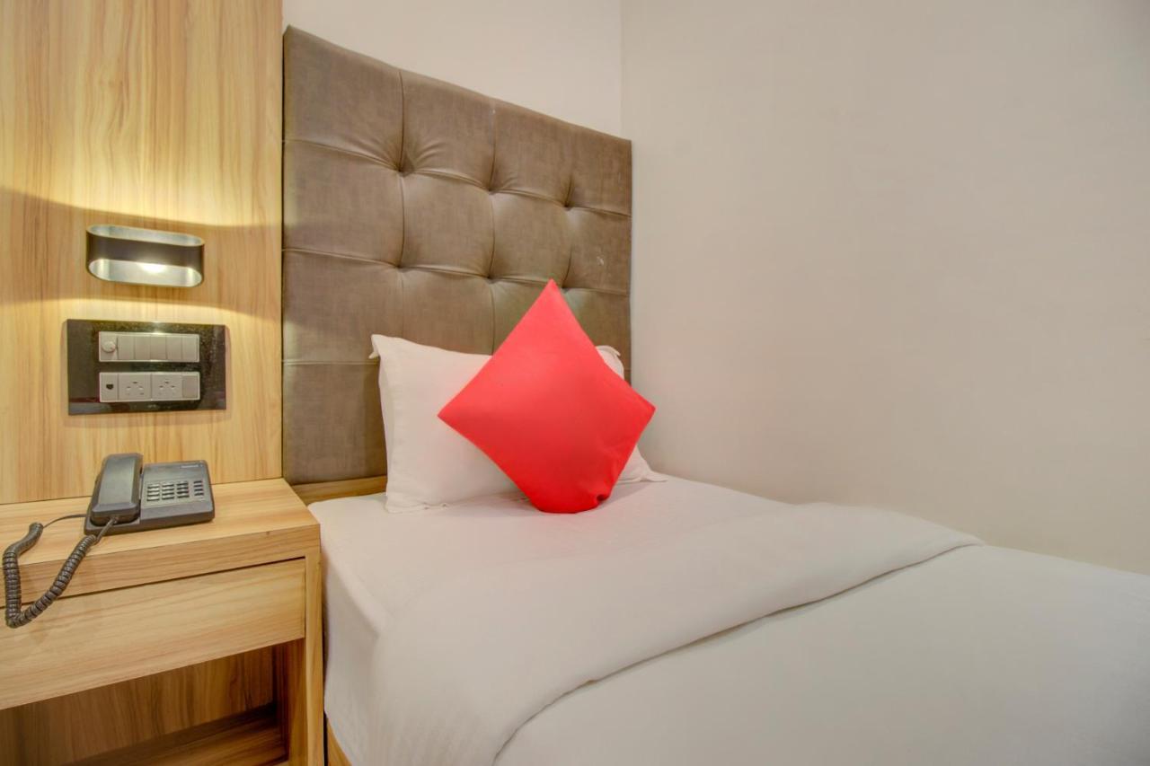Oyo 76180 Hotel Meriton Мумбаї Екстер'єр фото