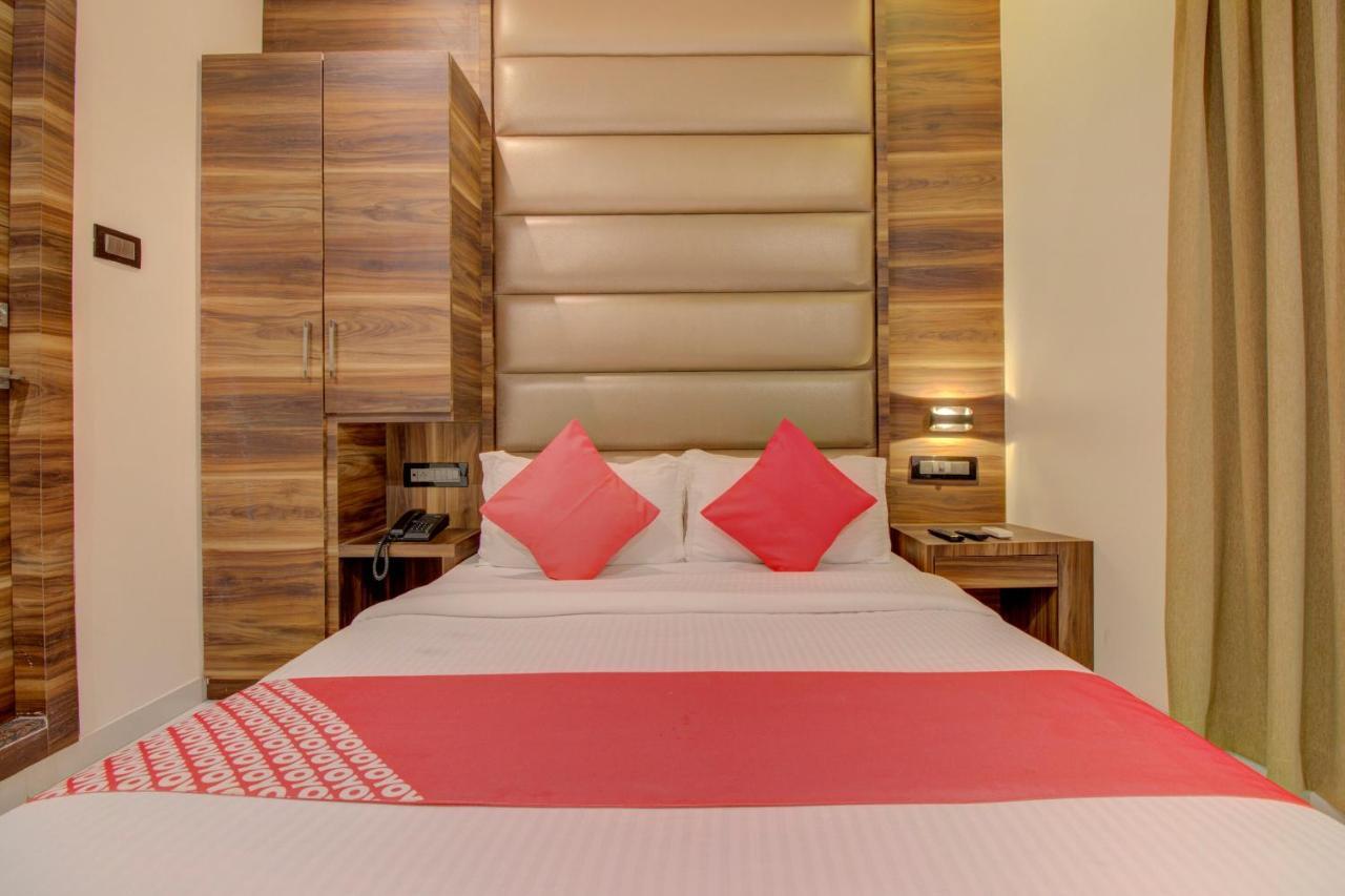Oyo 76180 Hotel Meriton Мумбаї Екстер'єр фото